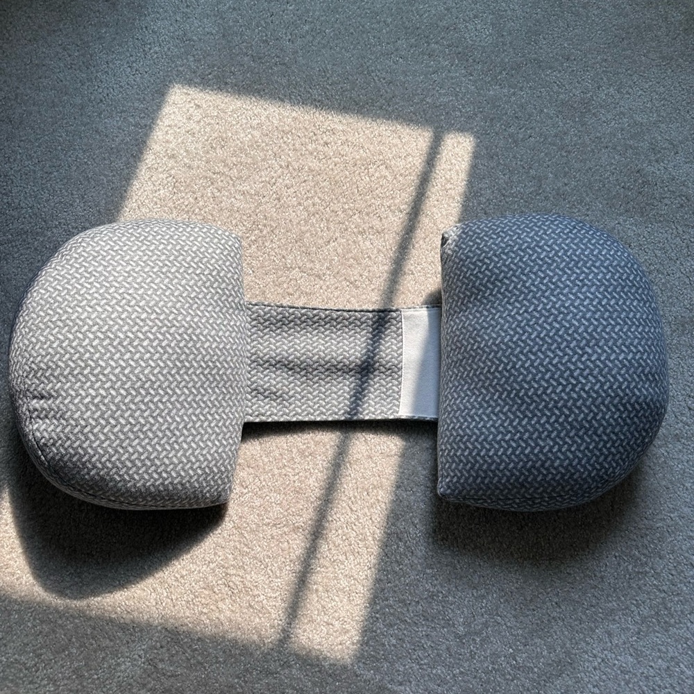 Momcozy portable pregnancy pillow